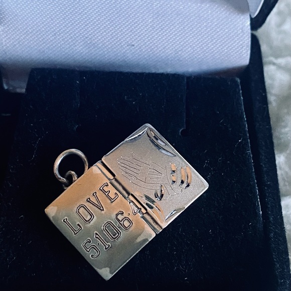 Vintage 60’s Sterling Silver Praying Hands Bible Charm - Picture 2 of 6